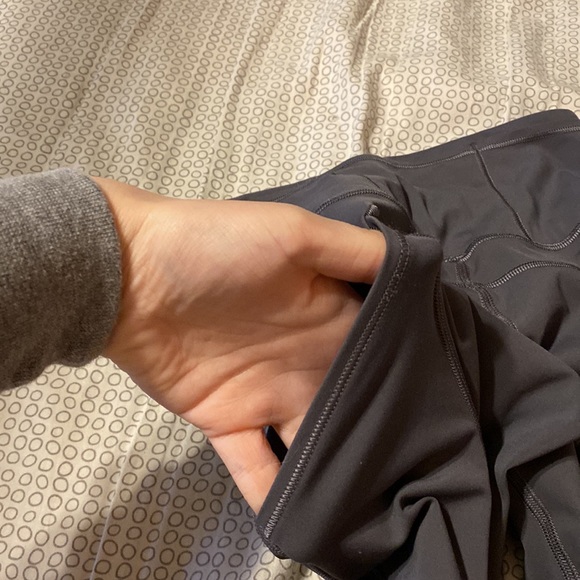 Lululemon dark gray leggings with pockets size 2 - Picture 3 of 4